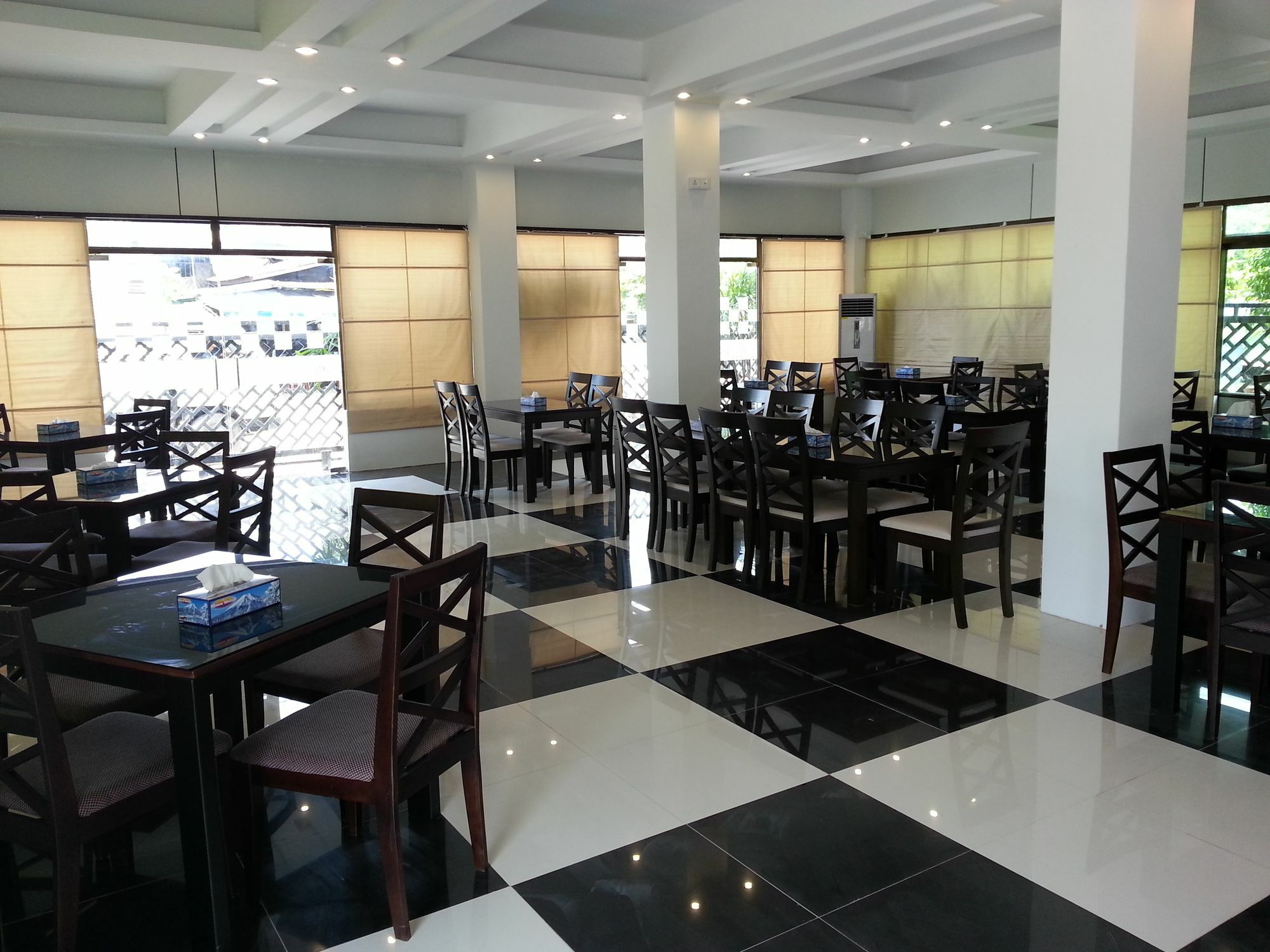 Hotel 72 Yangon Exteriör bild