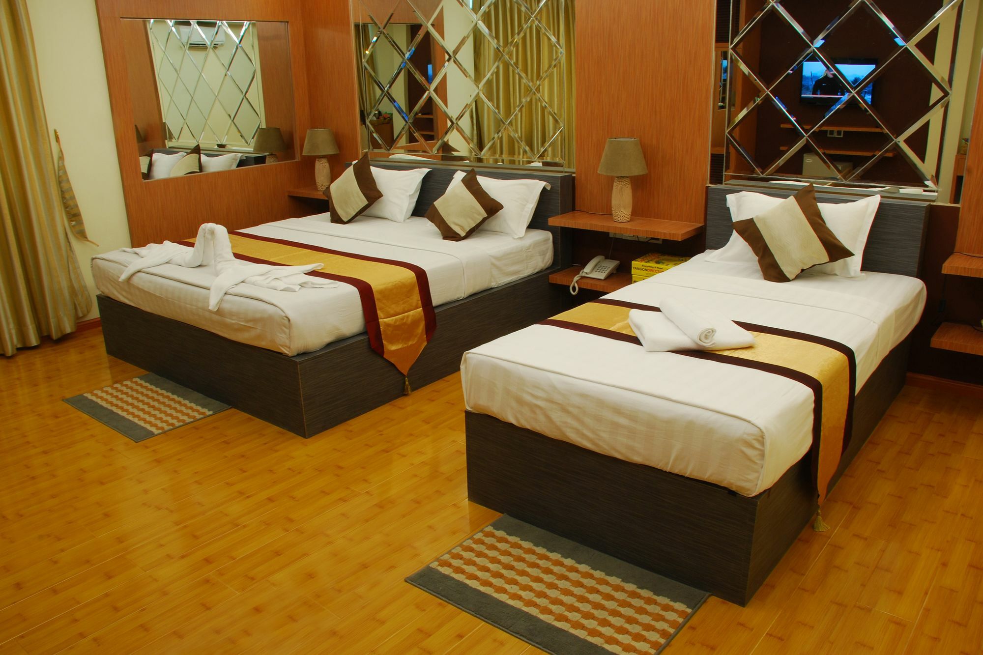 Hotel 72 Yangon Exteriör bild