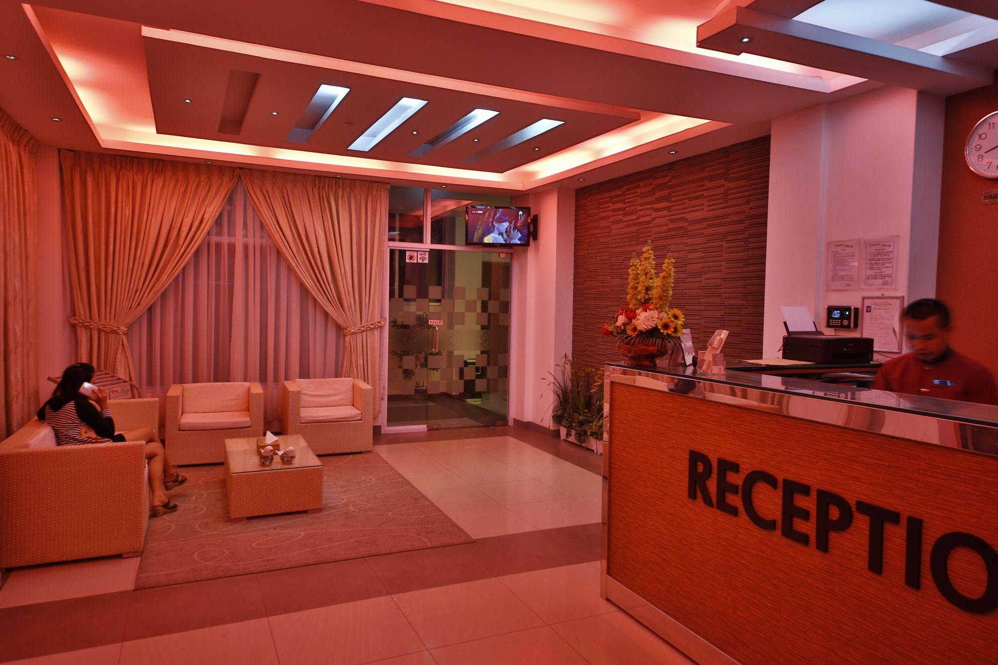 Hotel 72 Yangon Exteriör bild
