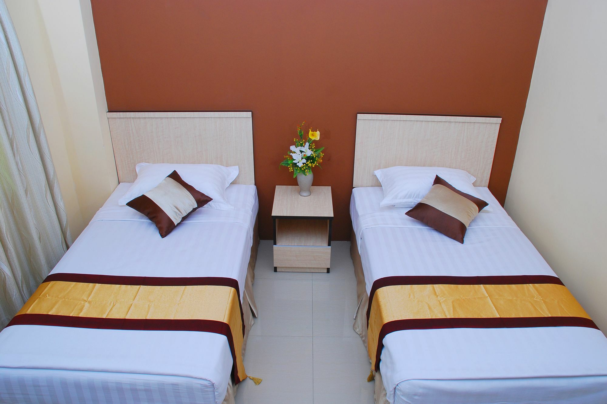 Hotel 72 Yangon Exteriör bild