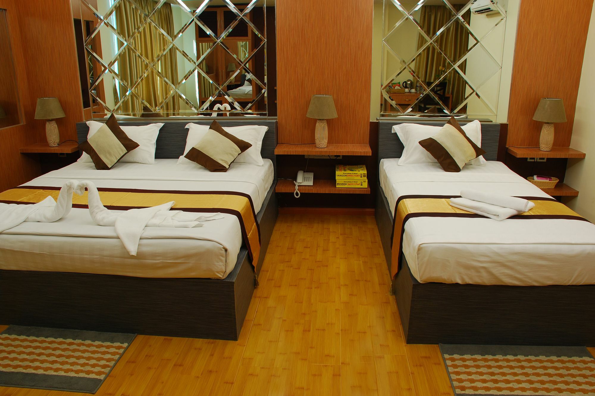 Hotel 72 Yangon Exteriör bild
