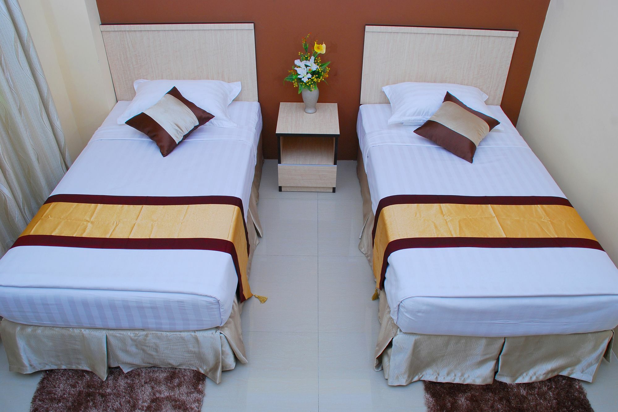 Hotel 72 Yangon Exteriör bild