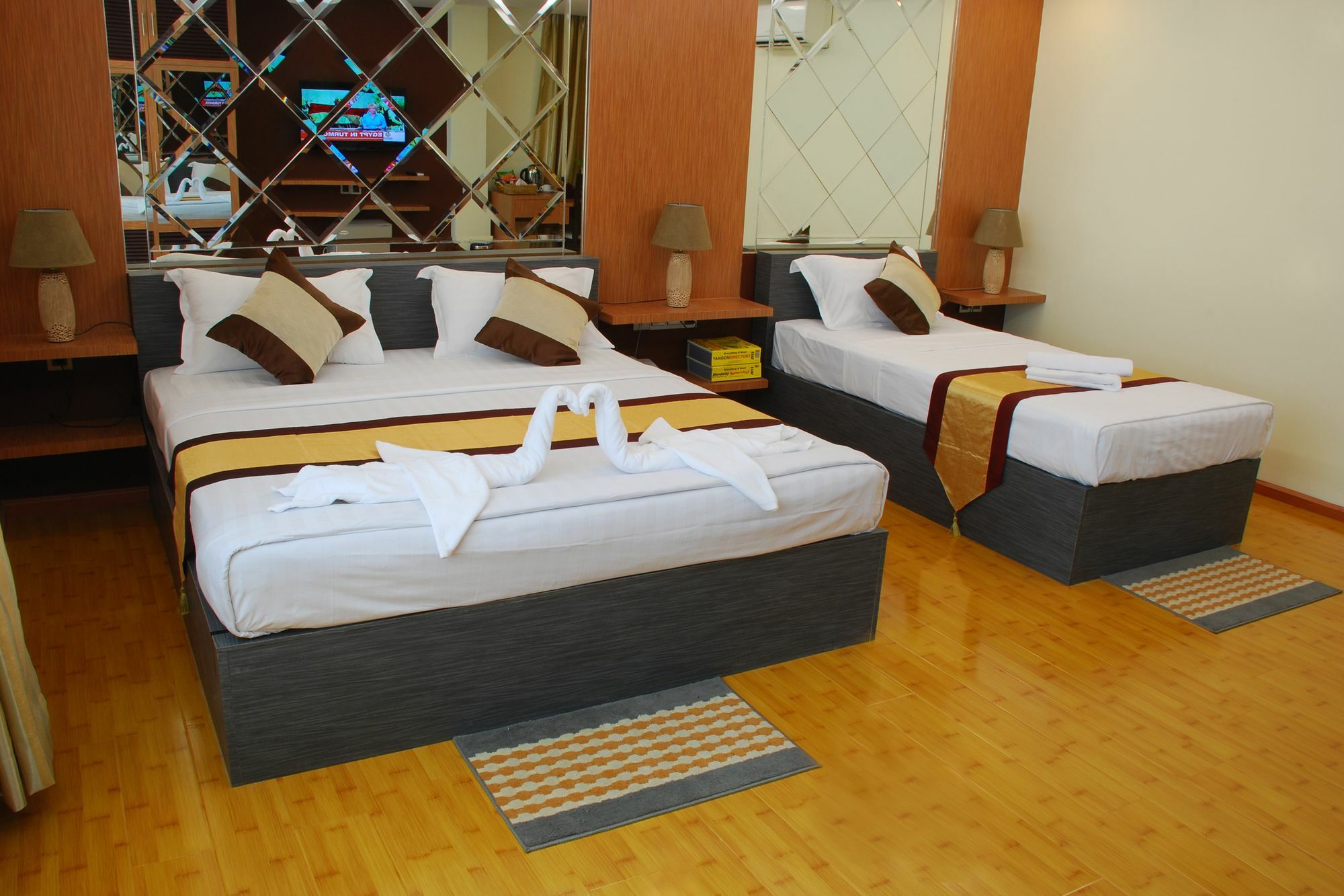 Hotel 72 Yangon Exteriör bild