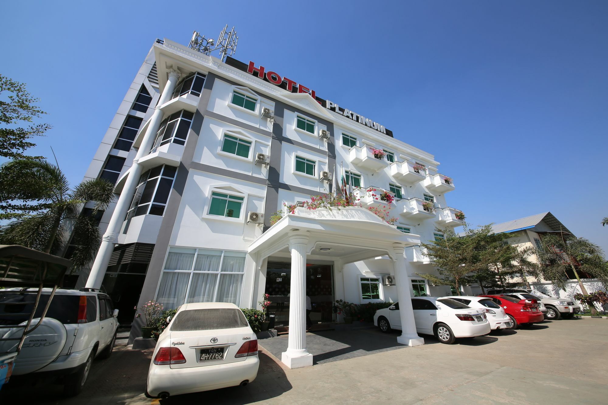 Hotel 72 Yangon Exteriör bild